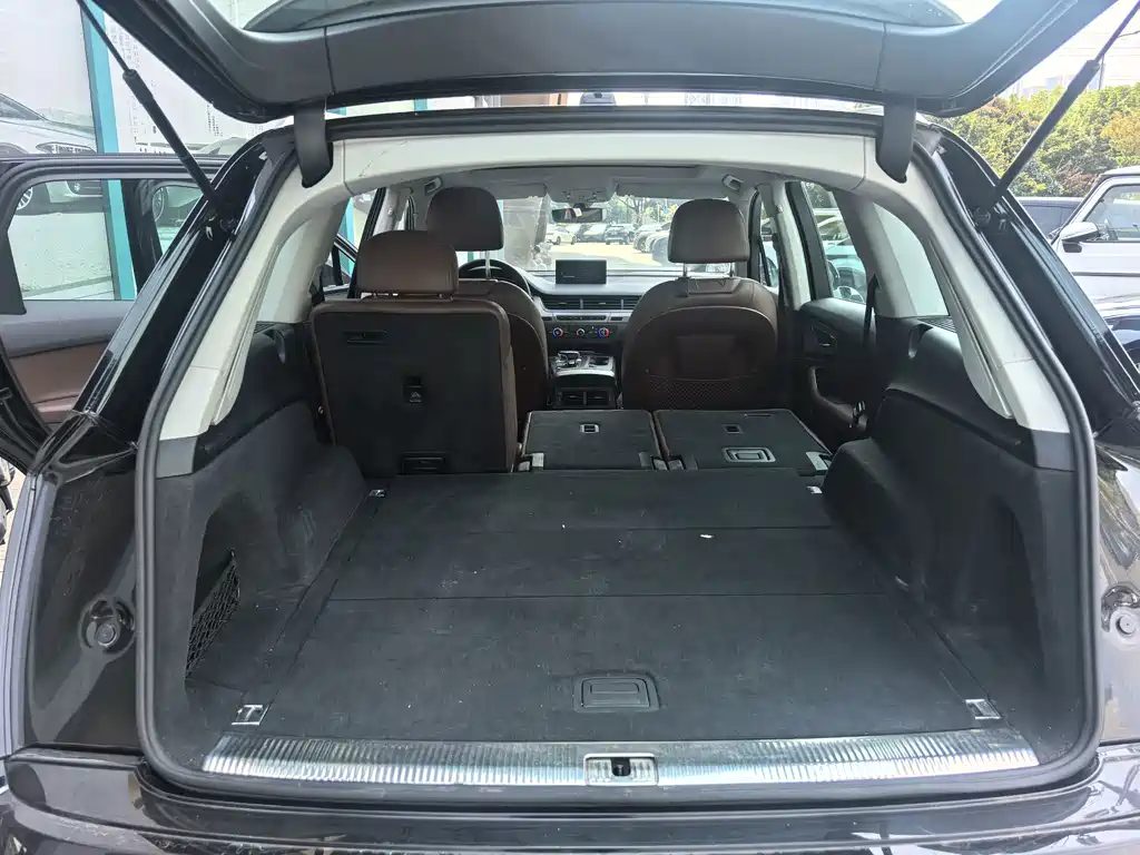 Audi Q7 — миниатюра 9