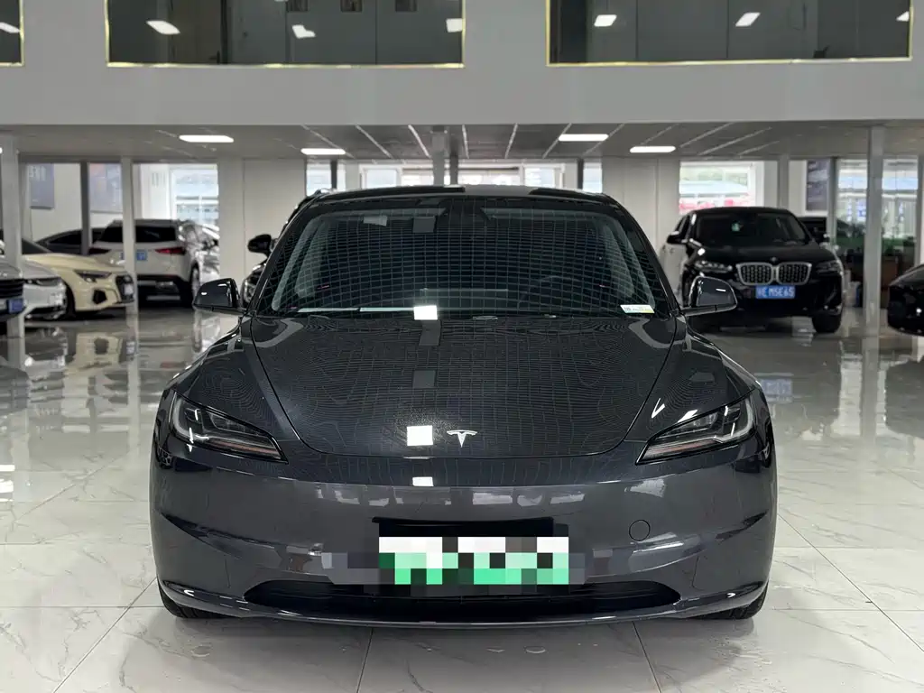 Tesla Model 3 — миниатюра 2