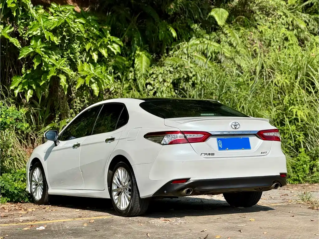 Toyota Camry — миниатюра 4
