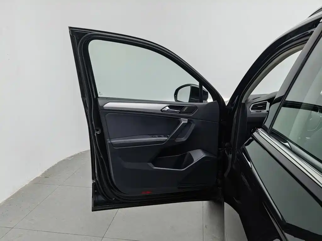 Volkswagen Tiguan L — миниатюра 8