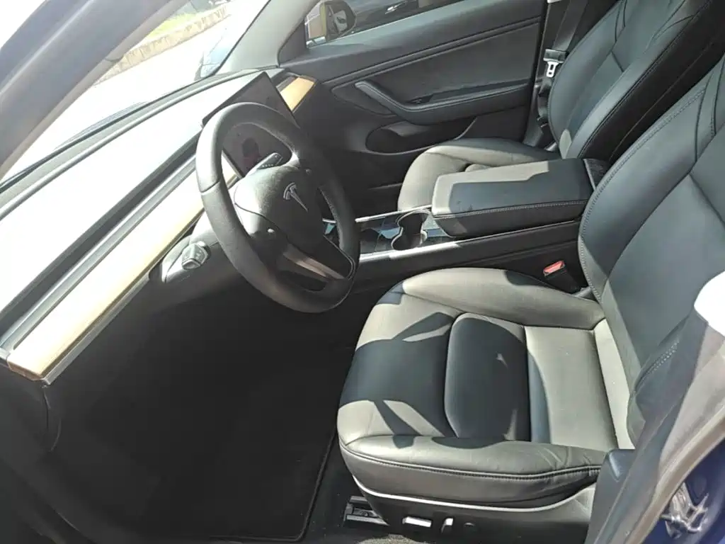 Tesla Model 3 — миниатюра 15