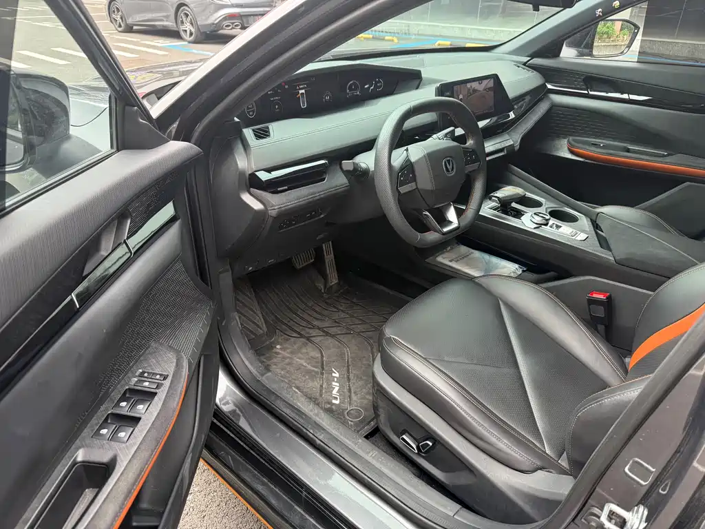 Changan UNI-V 2022 1.5T Sport