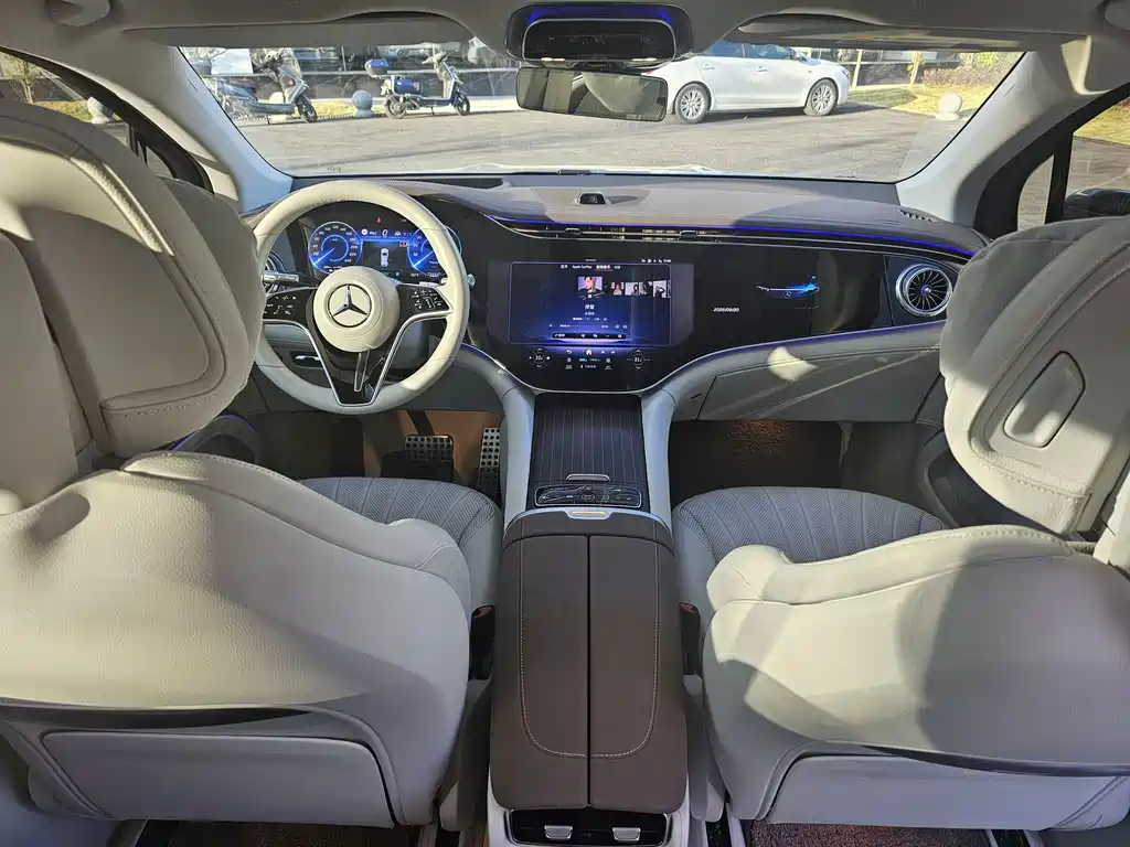 Mercedes-Benz EQS SUV — миниатюра 11