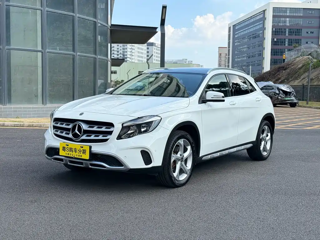 MERCEDES-BENZ GLA