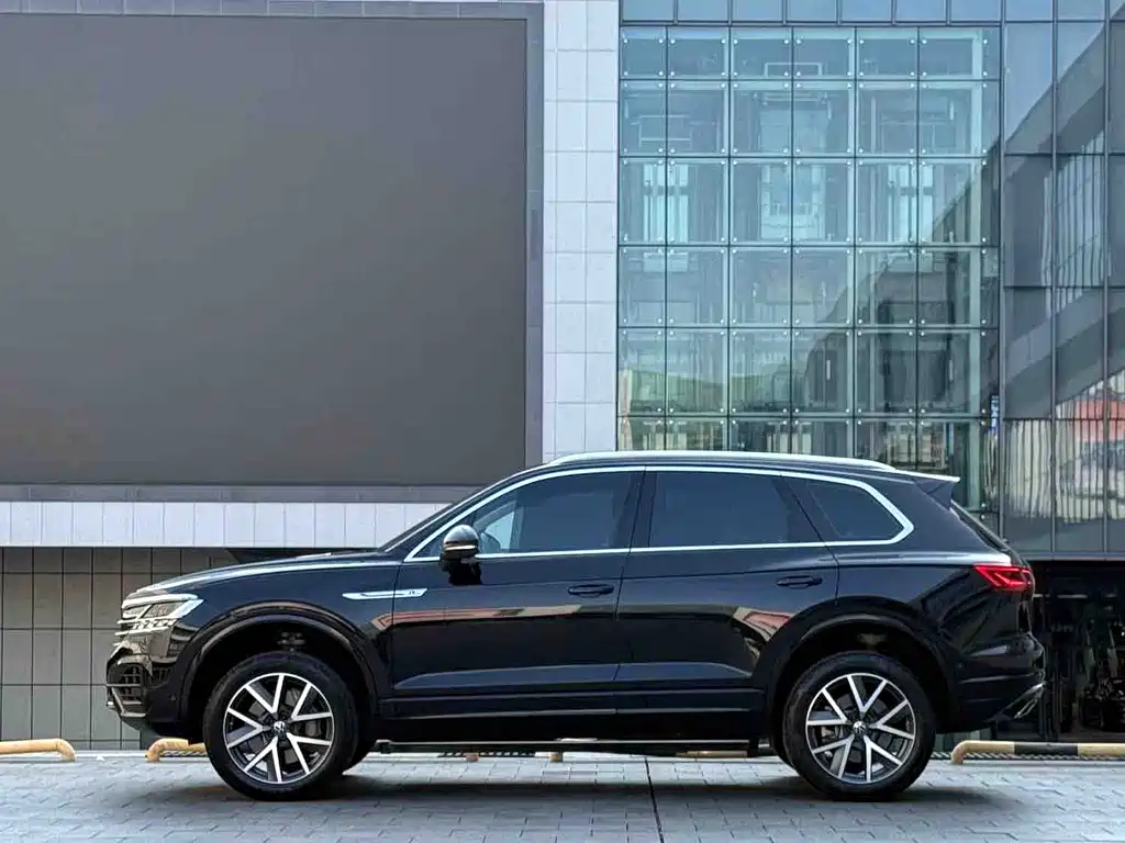 Volkswagen Touareg 2021 3.0TSI Sport
