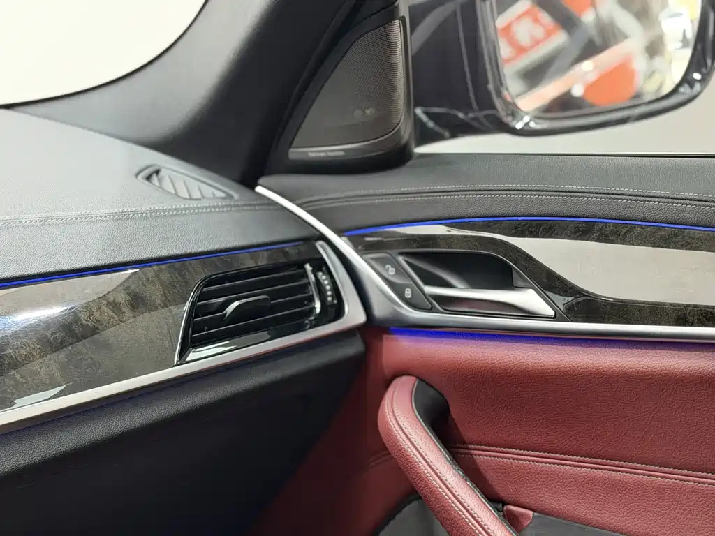 BMW 5 Series — миниатюра 13