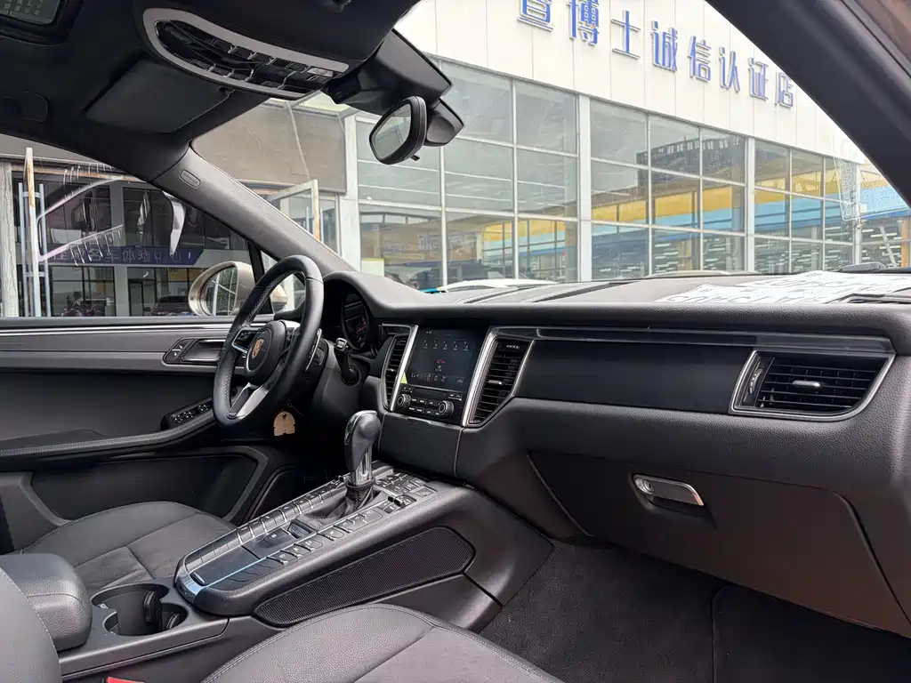 Porsche Macan — миниатюра 8