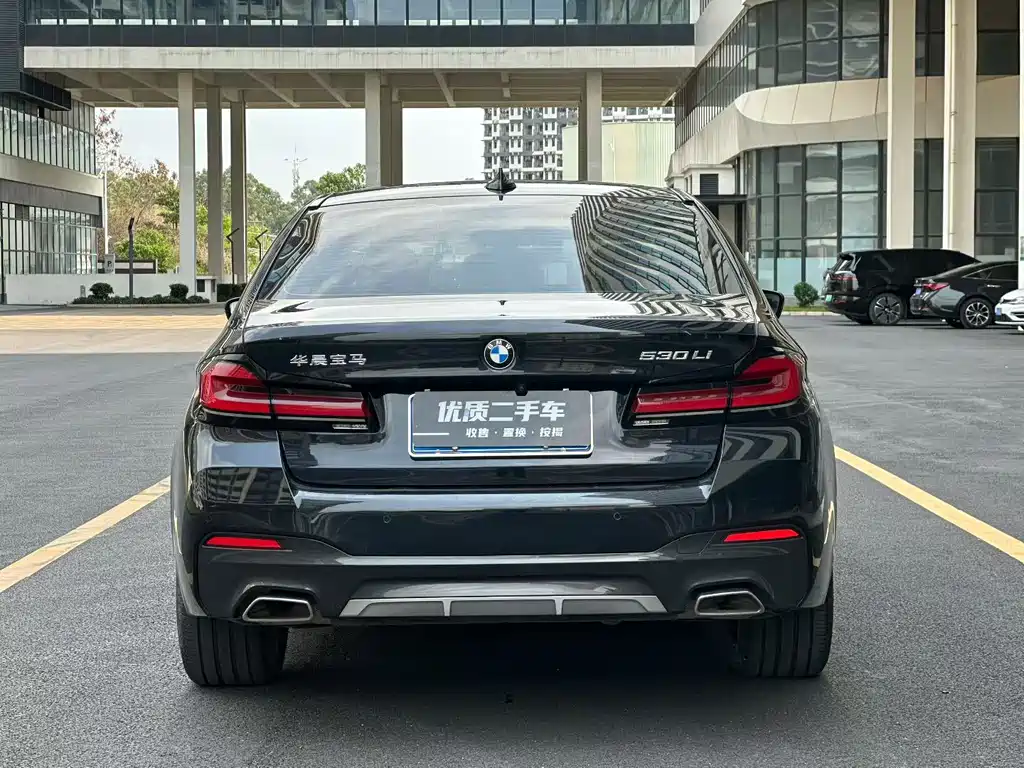 BMW 5 Series — миниатюра 8