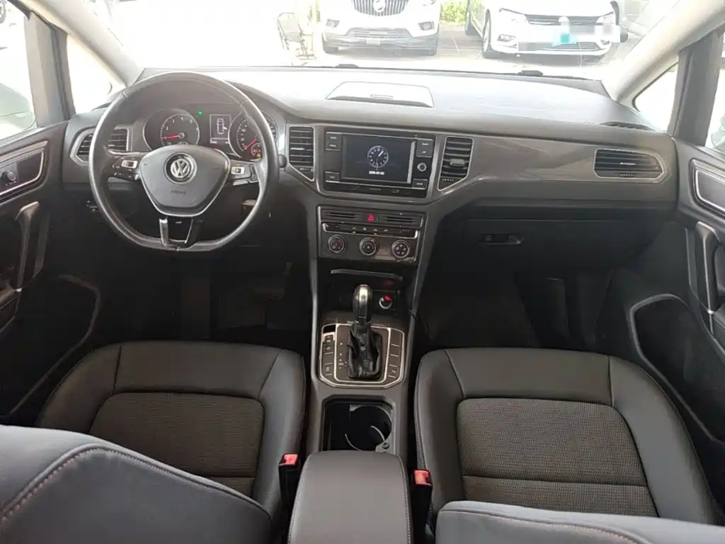 Volkswagen Golf · 2018 230TSI AT