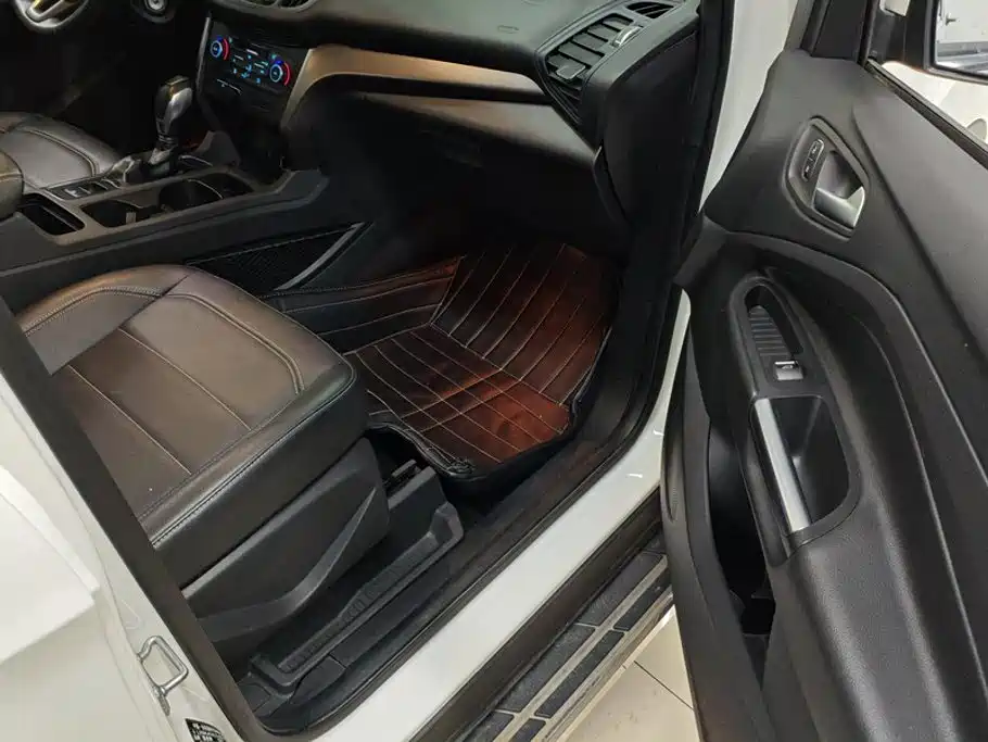 Ford Kuga — миниатюра 8