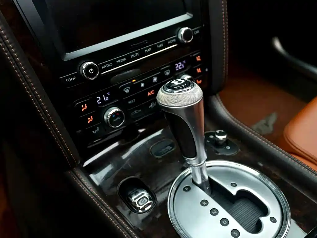 Bentley Flying Spur — миниатюра 14