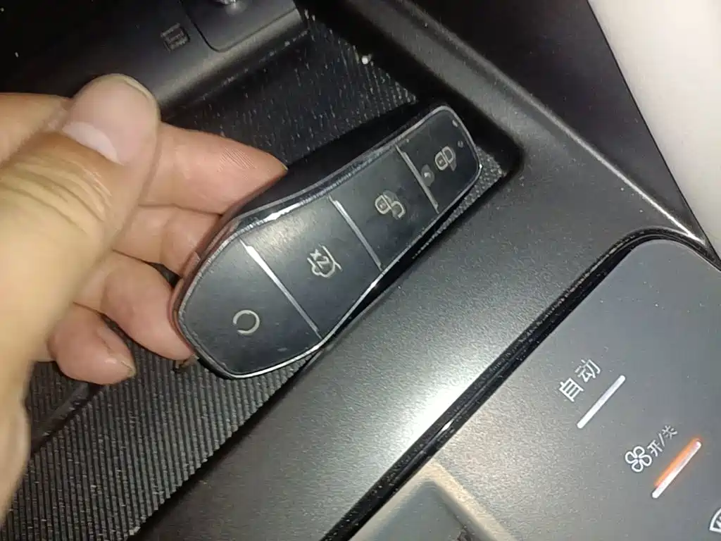 BYD PLUS New Energy — миниатюра 9