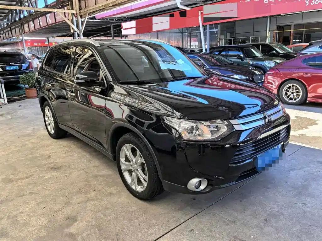 Mitsubishi Outlander (Import) — миниатюра 3
