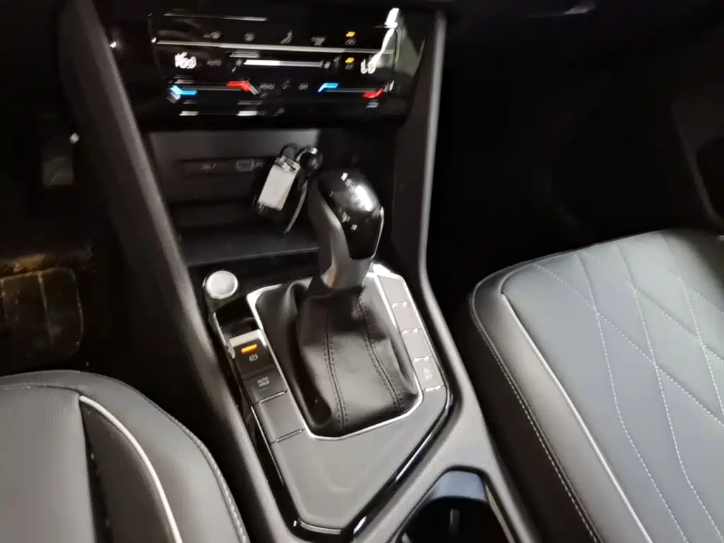 Volkswagen Tiguan L — миниатюра 14