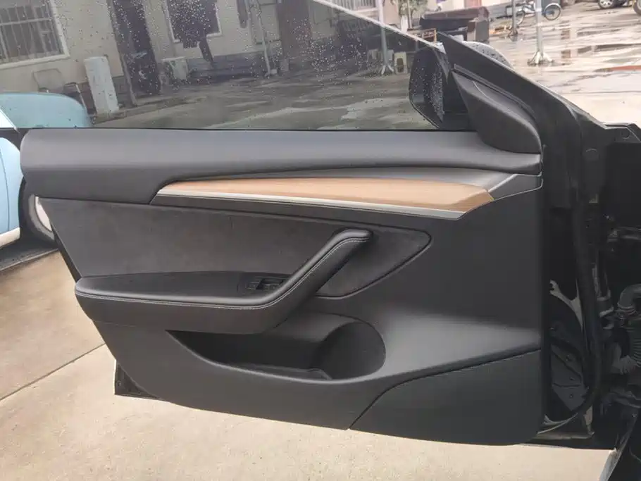 Tesla Model 3 — миниатюра 7