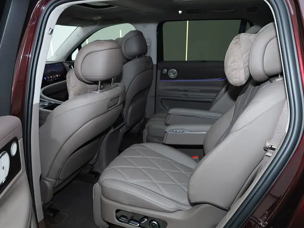 AITO ASK THE WORLD M9