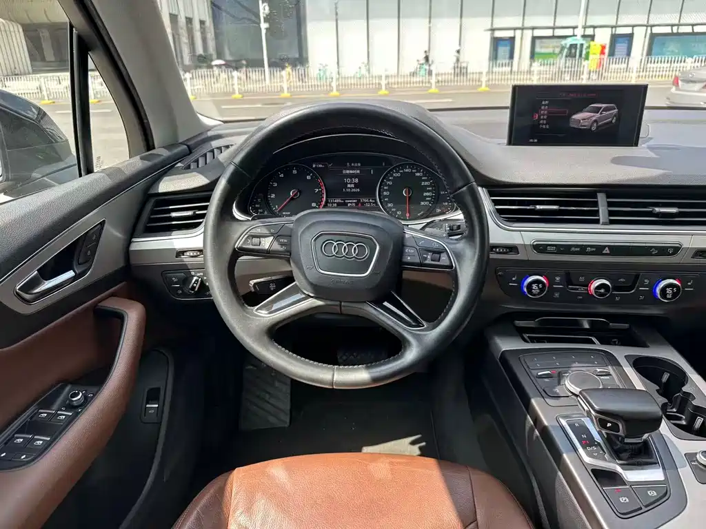 Audi Q7 — миниатюра 12