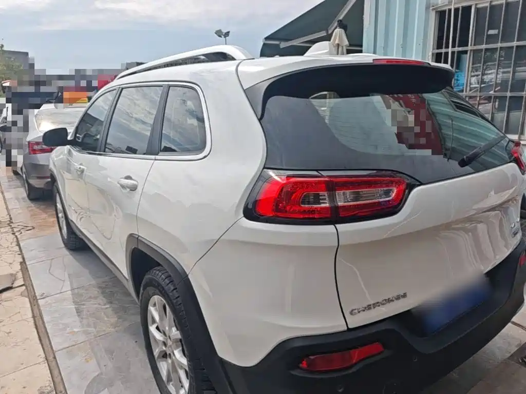 Jeep Cherokee — миниатюра 5