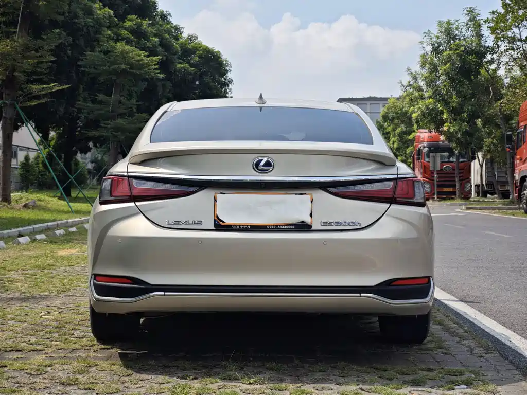 Lexus ES — миниатюра 9