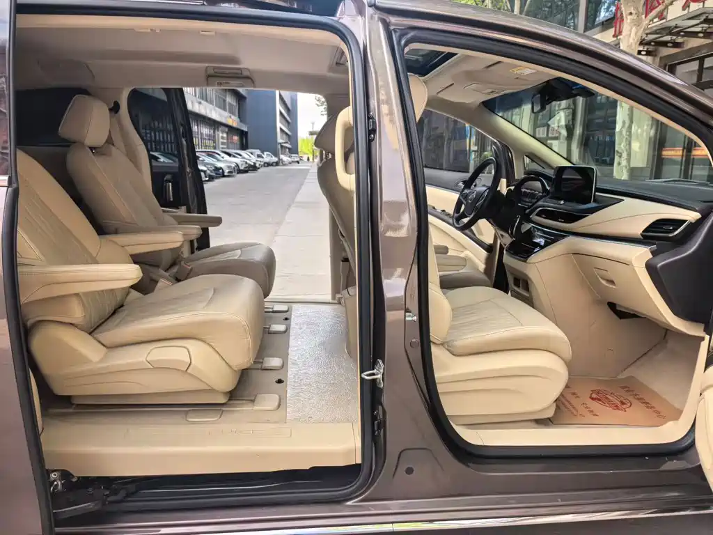 Buick GL8 — миниатюра 8