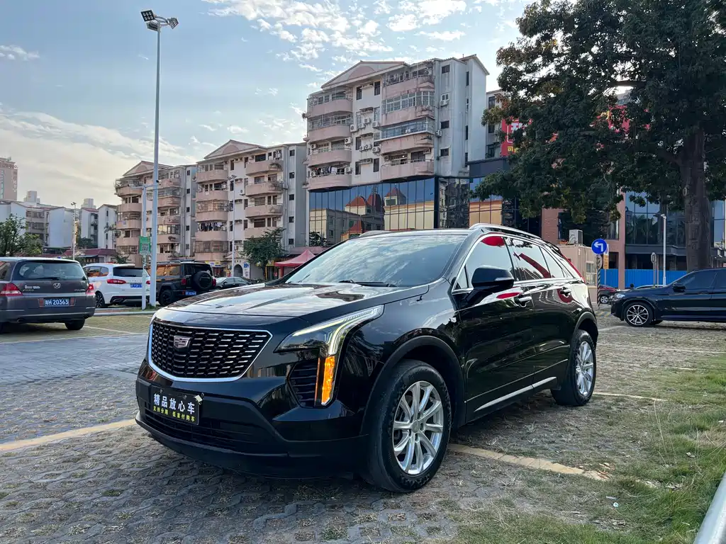CADILLAC XT4