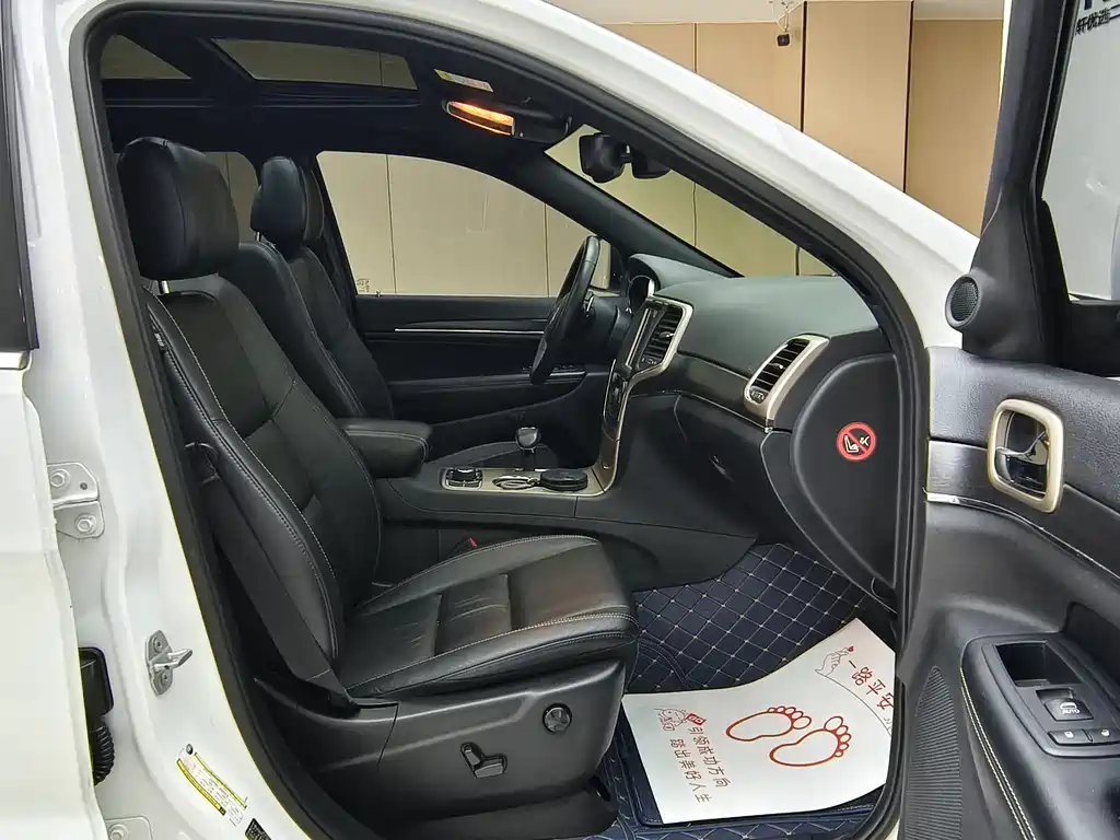 Jeep Grand Cherokee (Import) 3.0L Comfort Enjoy Navigation Edition, фото 11