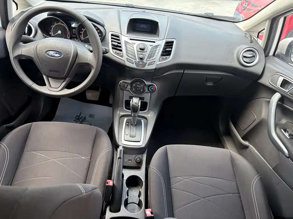 Ford Fiesta 2013 1.5L AT Fashion
