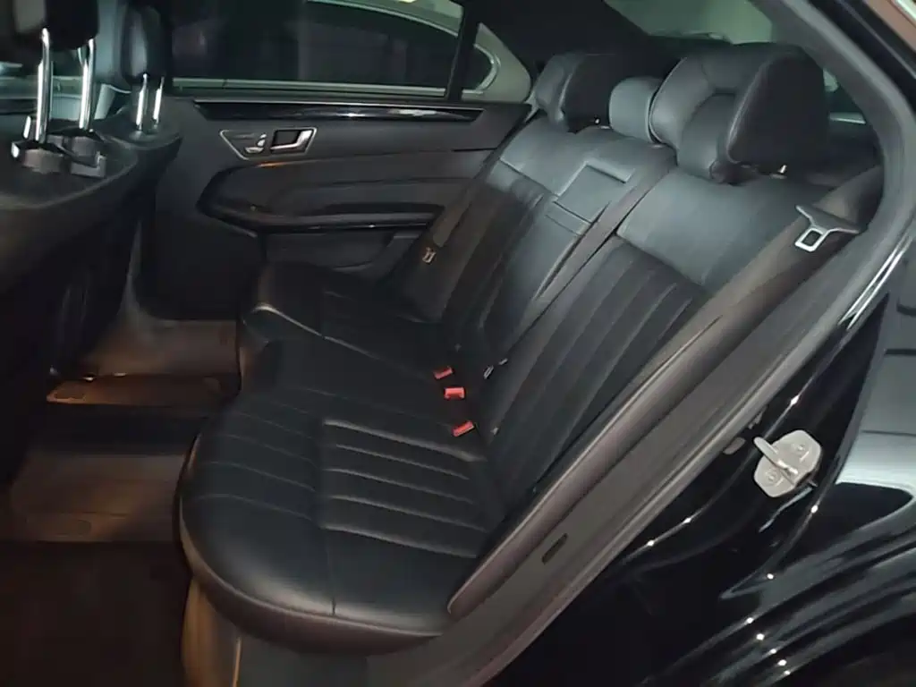 Mercedes-Benz E-Class — миниатюра 17