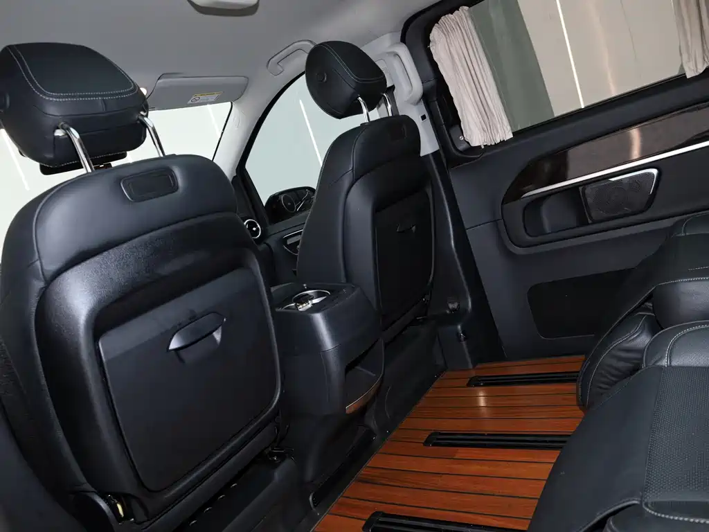 MERCEDES-BENZ V CLASS