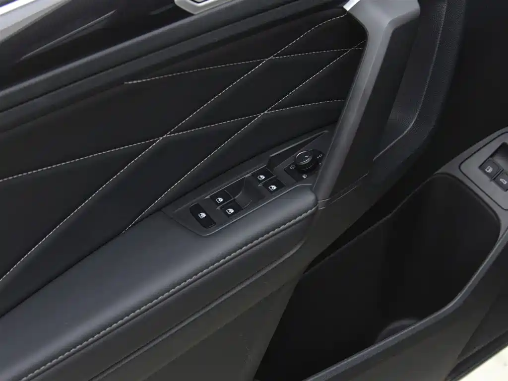 VOLKSWAGEN TIGUAN L NEW ENERGY