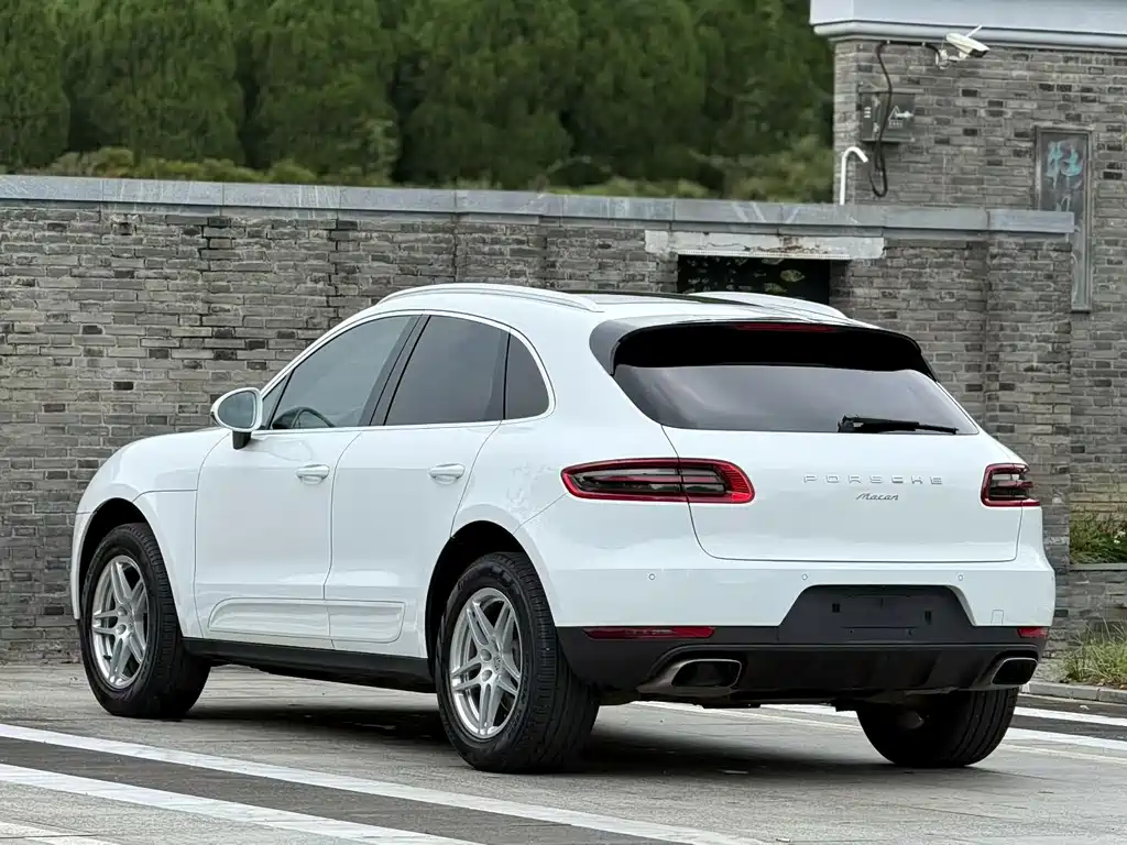 Porsche Macan — миниатюра 3