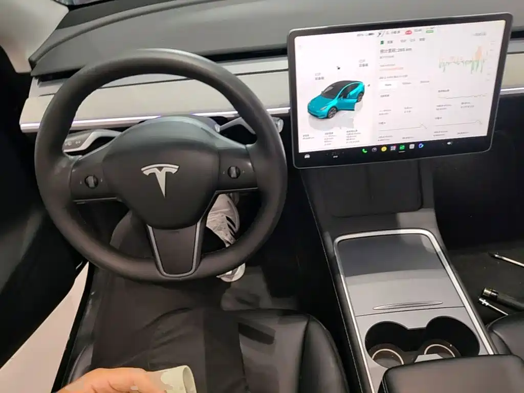 Tesla Model Y 2023 — фото 9