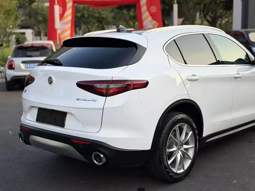 Alfa Romeo Stelvio — миниатюра 4