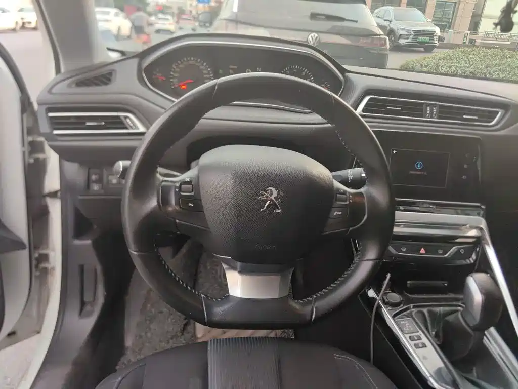 Peugeot 308 — миниатюра 6