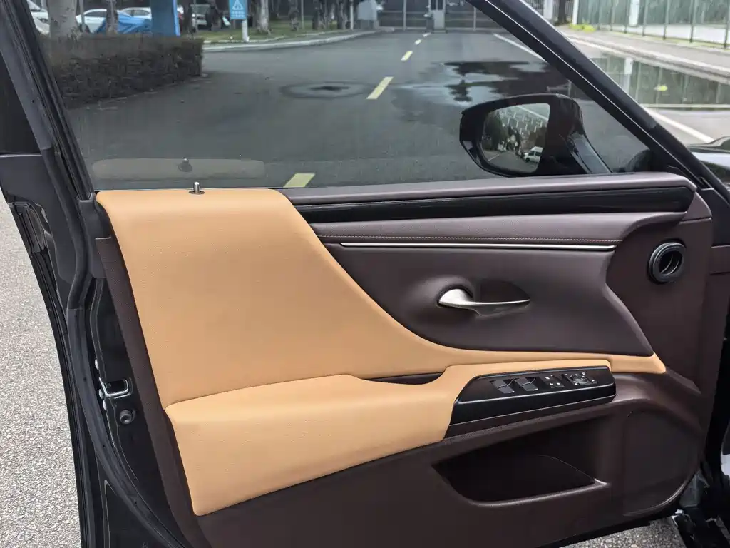 Lexus ES — миниатюра 14