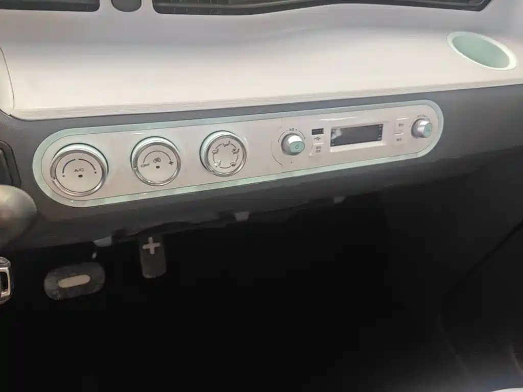 Wuling MINIEV — миниатюра 13