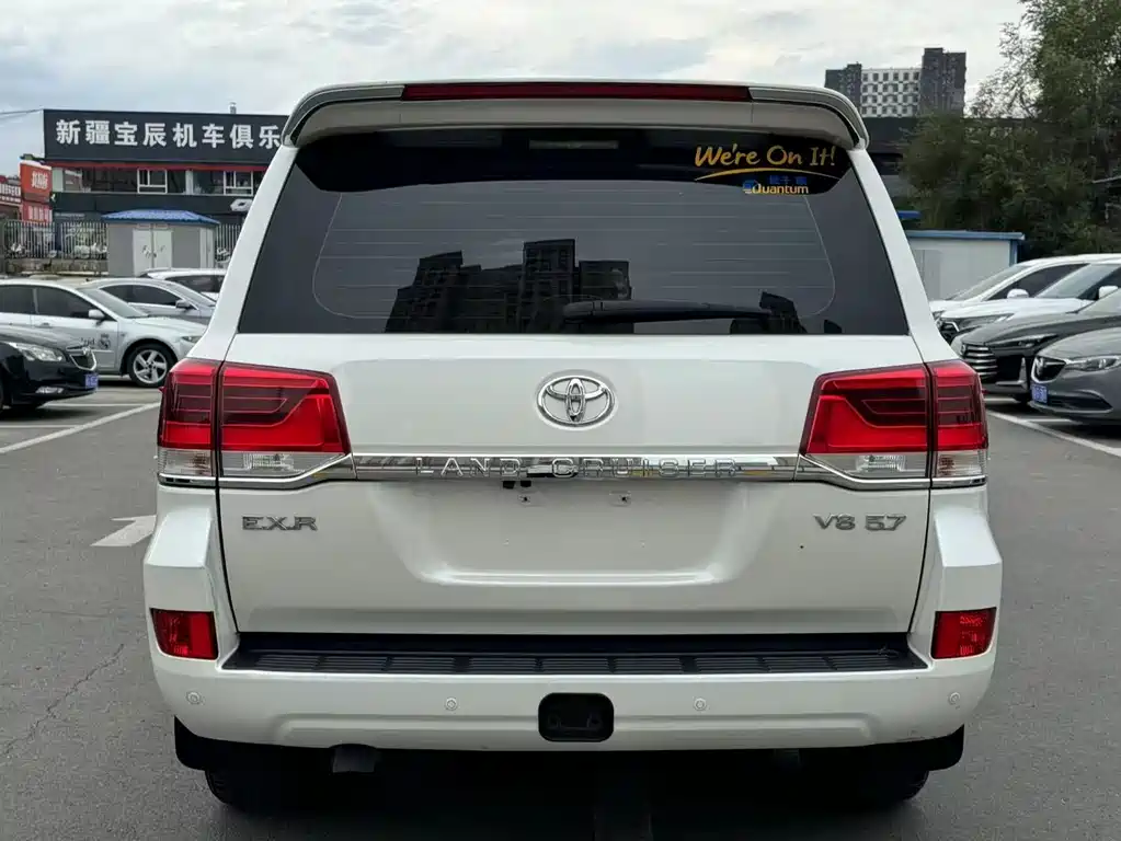 Toyota Land Cruiser 2016 5.7L AT