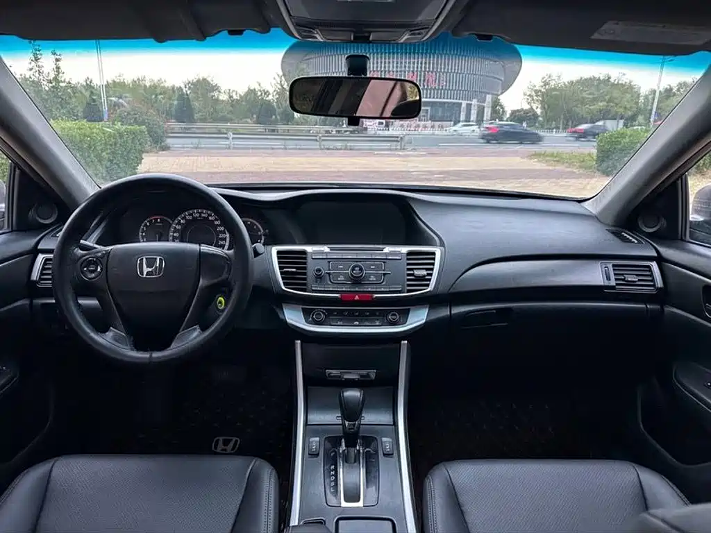 Honda Accord — миниатюра 9