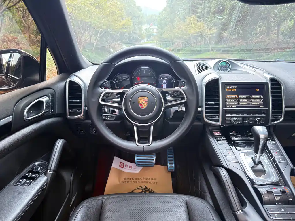Porsche Cayenne — миниатюра 9