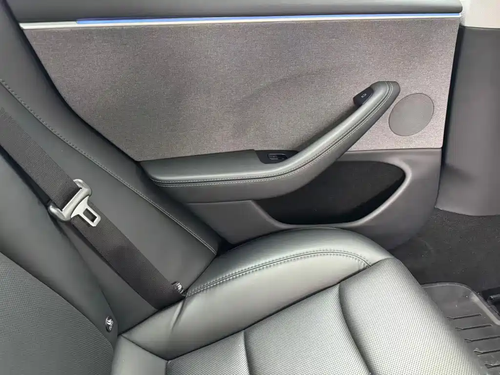Tesla Model 3 — миниатюра 22