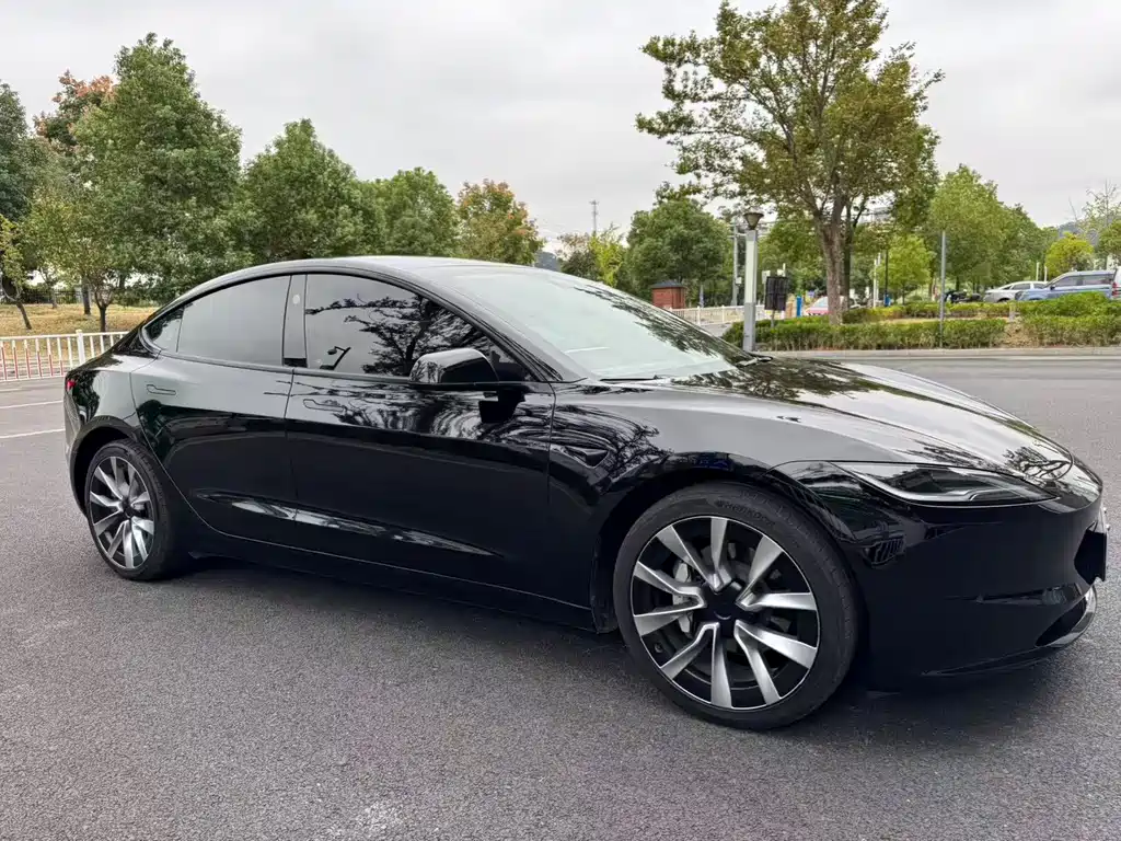Tesla Model 3 — миниатюра 12