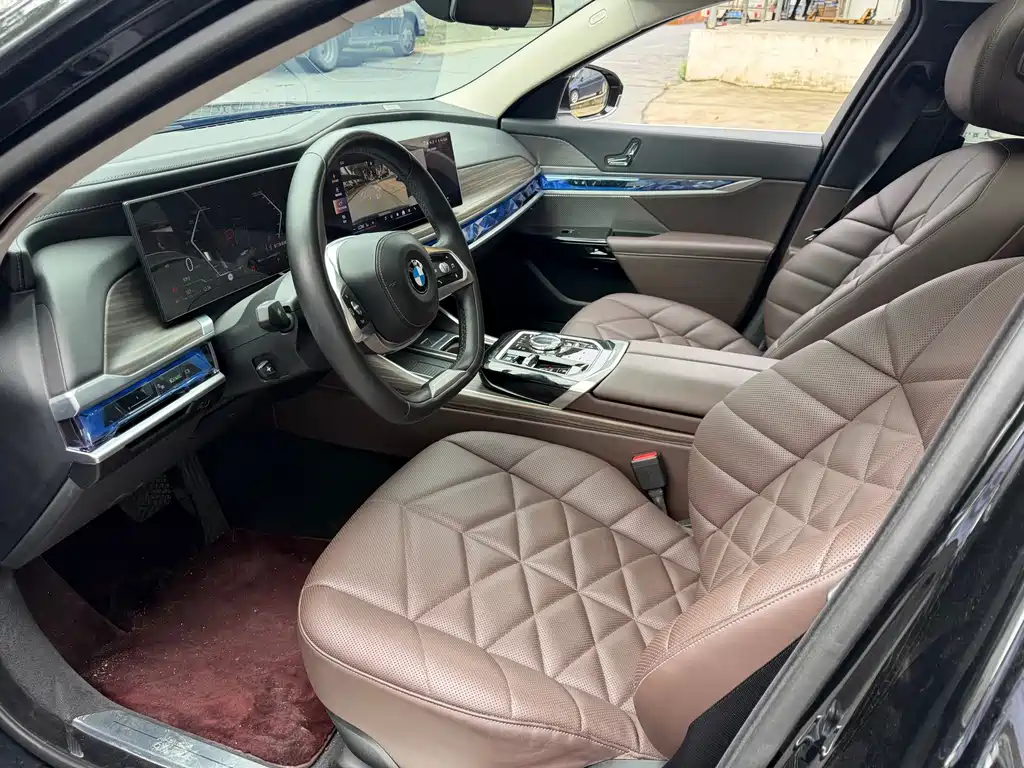 BMW 7 Series — миниатюра 4