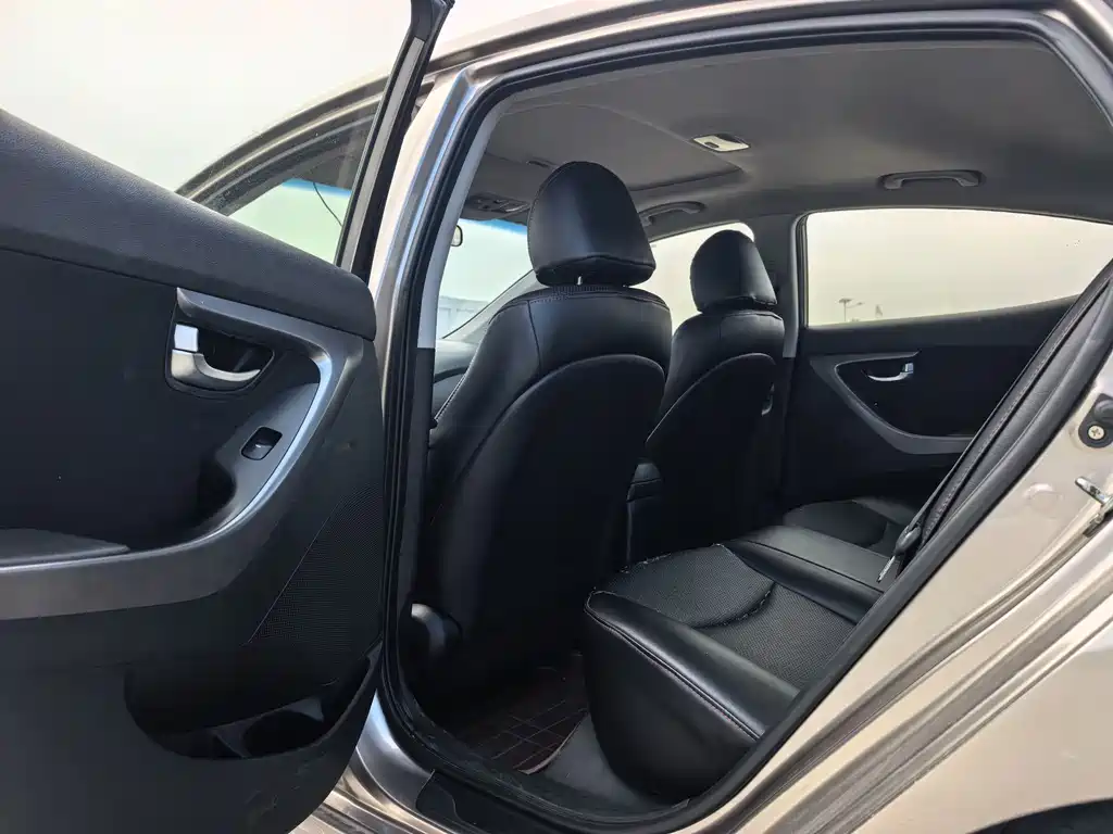 Hyundai Elantra 2015 1.6L AT Lead