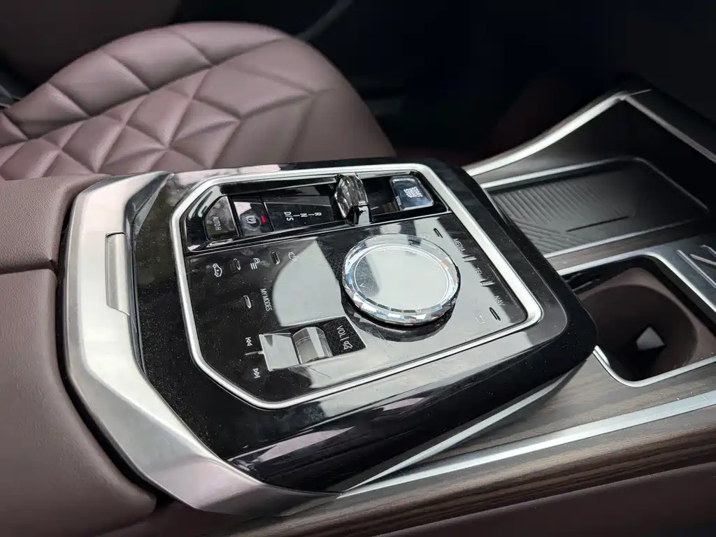 BMW 7 Series — миниатюра 14