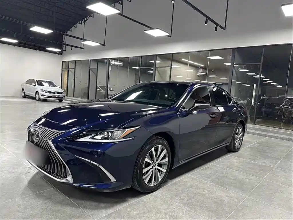 Lexus ES 2021