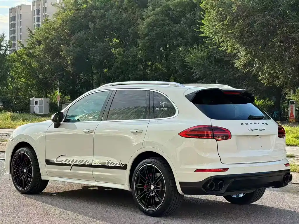 Porsche Cayenne — миниатюра 5