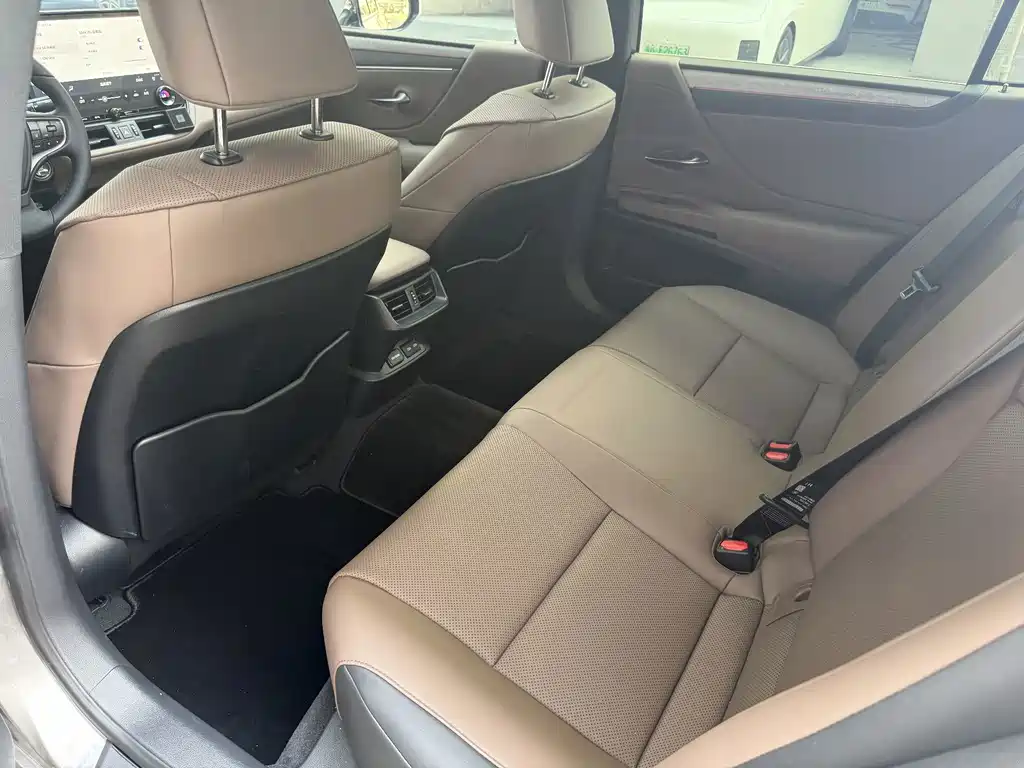 Lexus ES — миниатюра 14