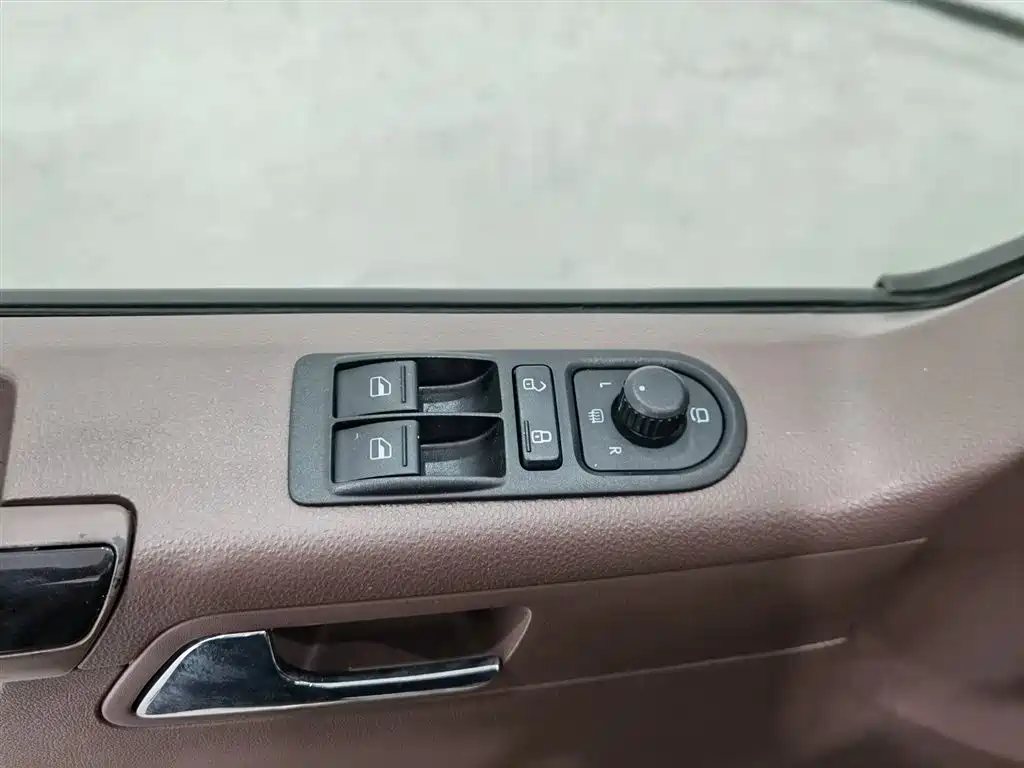 Volkswagen Caravelle 2015 2.0TSI Comfort