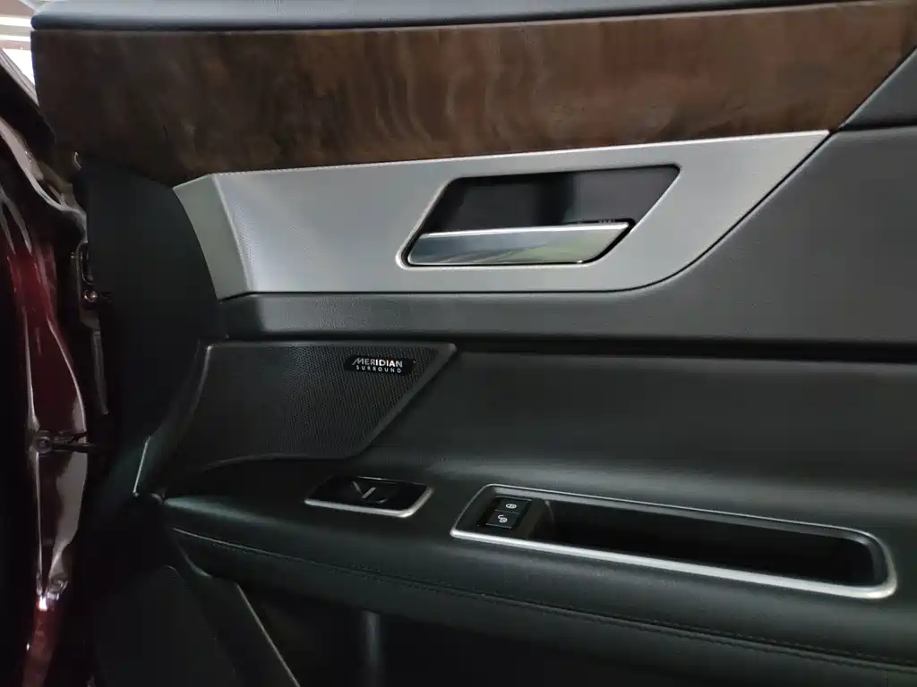 Jaguar XFL — миниатюра 12