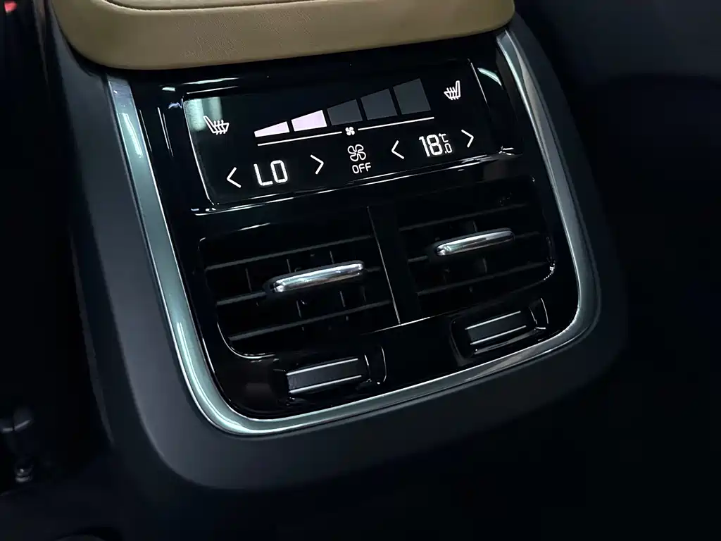 Volvo XC90 — миниатюра 35